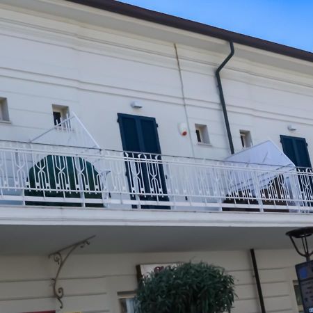 Bmp Apartment Atmosphere 1 Centrale Con Garage Riccione Kültér fotó
